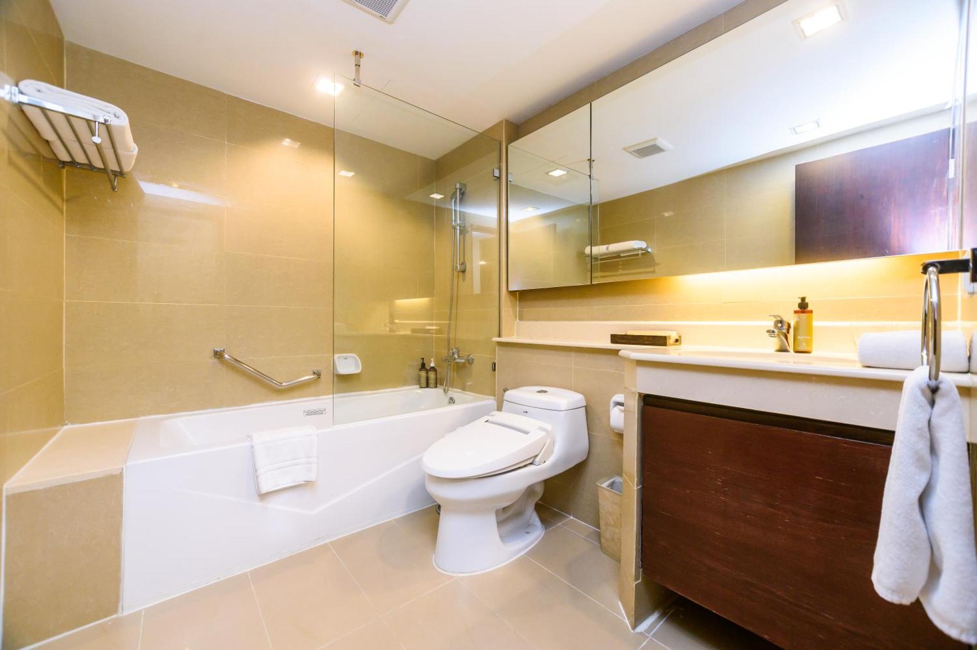 Lohas Residences Sukhumvit 2 Bangkok Bagian luar foto
